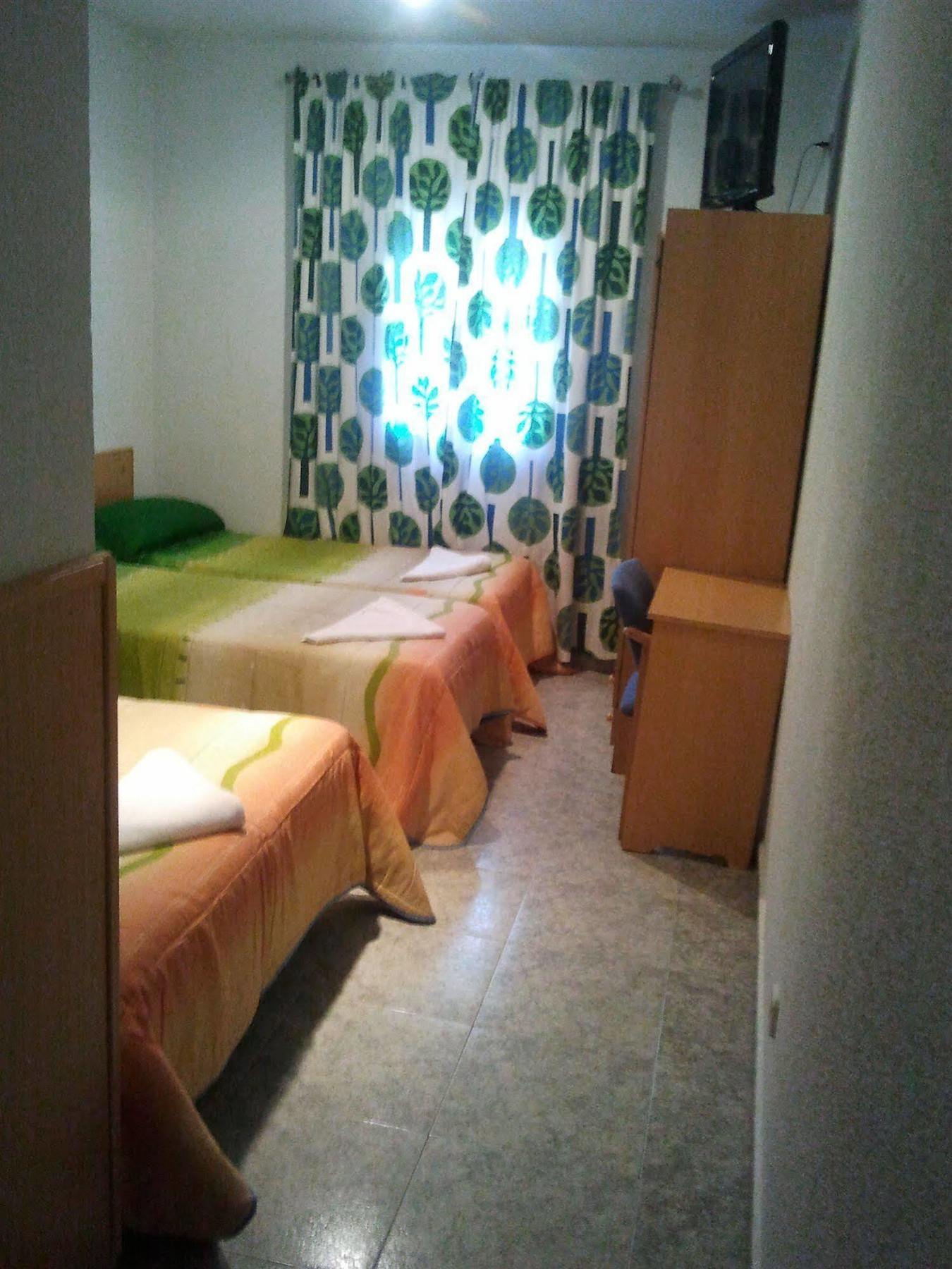 Hostal Emilio Barajas Madrid Exterior photo