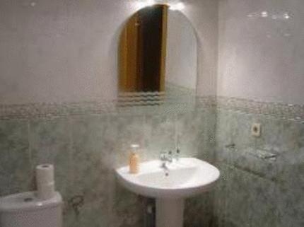 Hostal Emilio Barajas Madrid Exterior photo